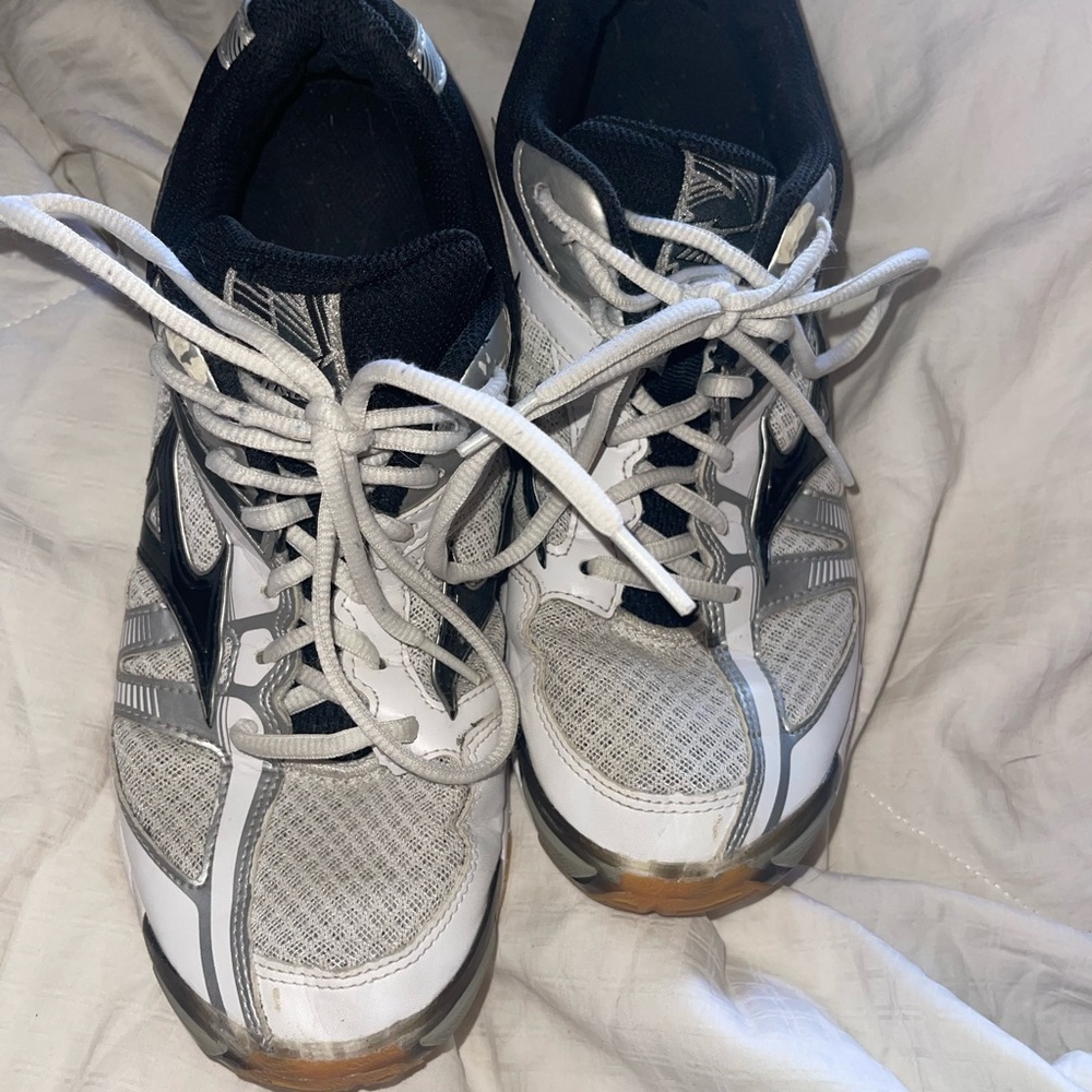 Mizuno volleyball shoes